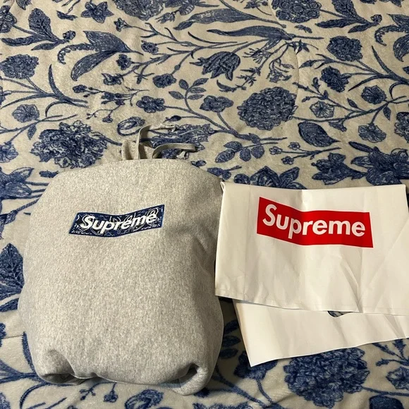 Supreme Gray Pullover Hoodie Sweatshirt